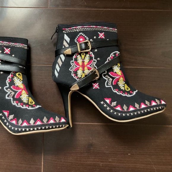 women's high heeled bootie - Picture 3 of 3